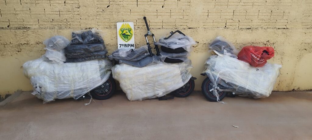Polícia Militar apreende motocicletas elétricas sem documentação em ocorrência de descaminho em Rondon