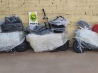 Polícia Militar apreende motocicletas elétricas sem documentação em ocorrência de descaminho em Rondon