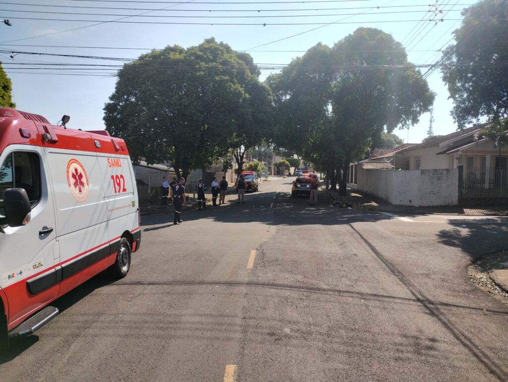 Motociclista de 72 anos fica ferido após colisão com ambulância do SAMU em Cianorte