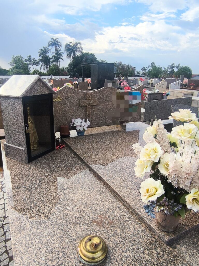 Furto de imagens sacras e vasos de bronze é registrado no Cemitério Municipal de Japurá Furto de imagens sacras e vasos de bronze é registrado no Cemitério Municipal de Japurá