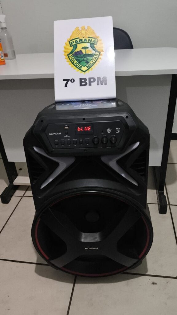 Homem é abordado após denúncia de som alto e PM apreende caixa de som e cachimbo em Tuneiras do Oeste Homem é abordado após denúncia de som alto e PM apreende caixa de som e cachimbo em Tuneiras do Oeste