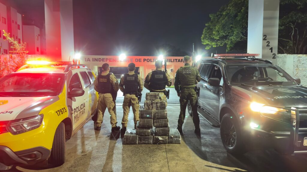 Perseguição na PR-323 termina com suspeito morto e apreensão de 236 kg de maconha em Jussara Perseguição na PR-323 termina com suspeito morto e apreensão de 236 kg de maconha em Jussara