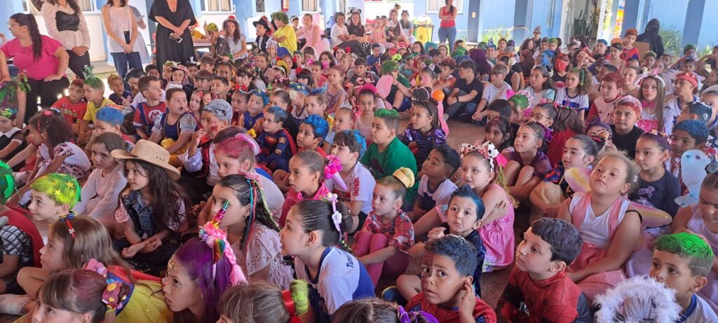 Mais de mil alunos são beneficiados com presentes em ação especial de Dia das Crianças em Tuneiras do Oeste
