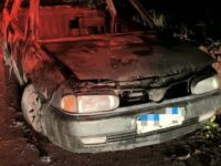 VW Gol furtado é encontrado carbonizado na Estrada da Bica, em Cianorte