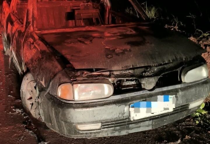 VW Gol furtado é encontrado carbonizado na Estrada da Bica, em Cianorte