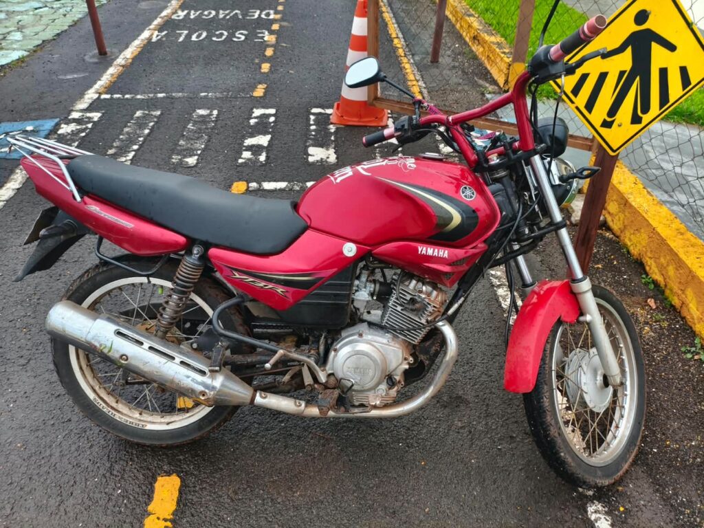 Adolescente foge de abordagem policial, avança preferenciais e danifica motocicleta em Cruzeiro do Oeste Adolescente foge de abordagem policial, avança preferenciais e danifica motocicleta em Cruzeiro do Oeste